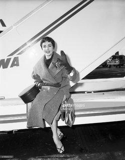 Elizabeth Taylor feet photo thumbnail