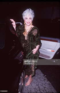 Elizabeth Taylor feet photo thumbnail