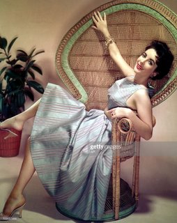 Elizabeth Taylor feet photo thumbnail