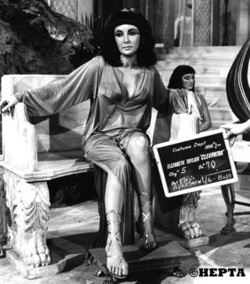 Elizabeth Taylor feet photo thumbnail
