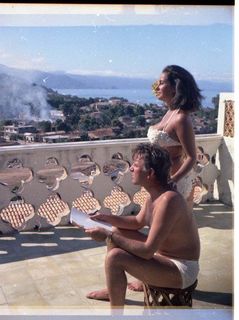 Elizabeth Taylor feet photo thumbnail