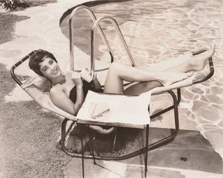 Elizabeth Taylor feet photo thumbnail