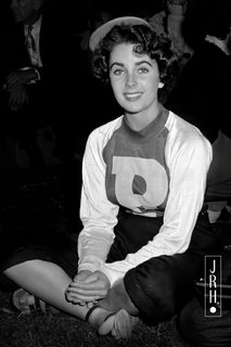 Elizabeth Taylor feet photo thumbnail