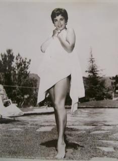 Elizabeth Taylor feet photo thumbnail