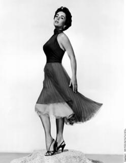 Elizabeth Taylor feet photo thumbnail