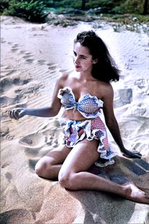 Elizabeth Taylor feet photo thumbnail