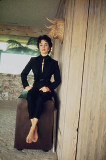 Elizabeth Taylor feet photo thumbnail