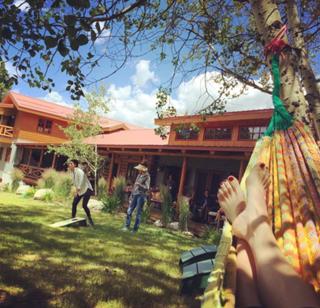 Elizabeth Tulloch feet photo thumbnail