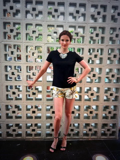 Elizabeth Tulloch feet photo thumbnail