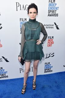 Elizabeth Tulloch feet photo thumbnail