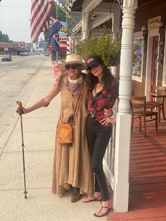 Elizabeth Tulloch feet photo thumbnail