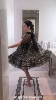 Elizabeth Tulloch feet photo thumbnail