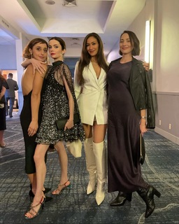 Elizabeth Tulloch feet photo thumbnail