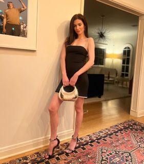 Elizabeth Tulloch feet photo thumbnail