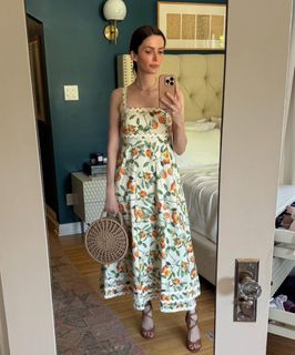 Elizabeth Tulloch feet photo thumbnail