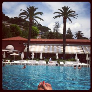 Elizabeth Tulloch feet photo thumbnail