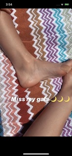 Elizabeth Turner feet photo 3