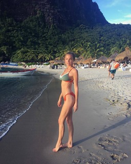 Elizabeth Turner feet photo 4
