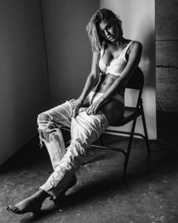 Elizabeth Turner feet photo 4
