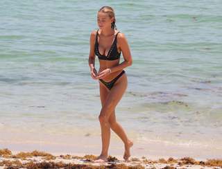Elizabeth Turner feet photo 4
