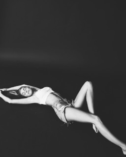 Elizabeth Turner feet photo 9