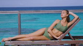 Elizabeth Turner feet photo 13