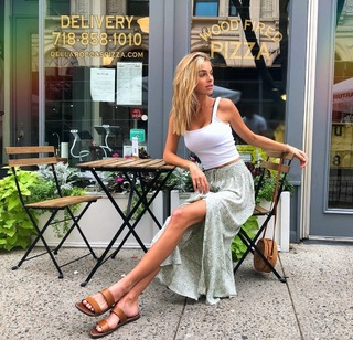 Elizabeth Turner feet photo 3