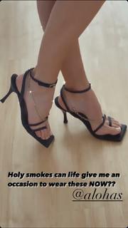 Elizabeth Turner feet photo 2