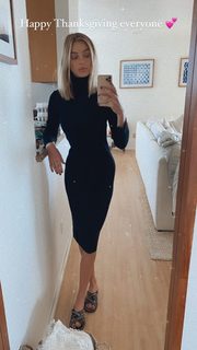 Elizabeth Turner feet photo 17