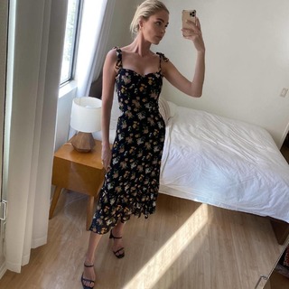 Elizabeth Turner feet photo 10