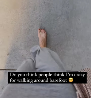 Elizabeth Turner feet photo 13
