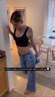 Elizabeth Turner feet photo 9