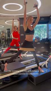 Elizabeth Turner feet photo 15