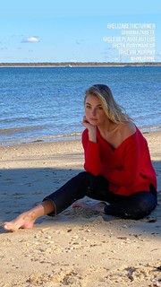 Elizabeth Turner feet photo 14