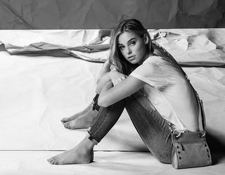 Elizabeth Turner feet photo 17