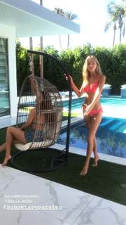 Elizabeth Turner feet photo 15