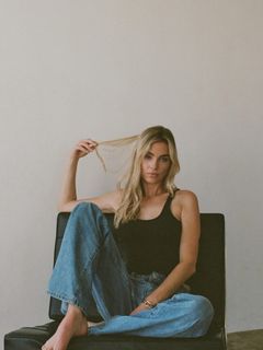 Elizabeth Turner feet photo 3