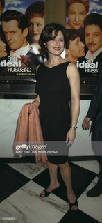 Elizabeth Vargas feet photo 8