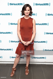 Elizabeth Vargas feet photo 19