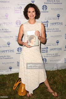 Elizabeth Vargas feet photo 10