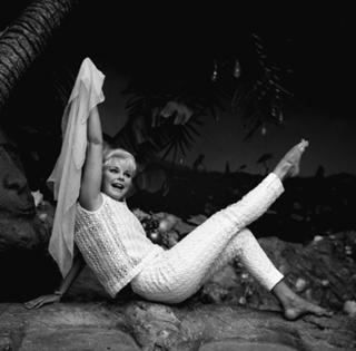 Elke Sommer feet photo thumbnail