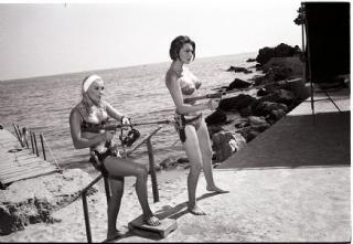 Elke Sommer feet photo thumbnail