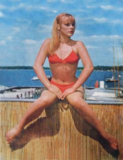 Elke Sommer feet photo thumbnail