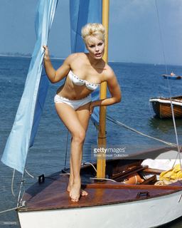 Elke Sommer feet photo thumbnail