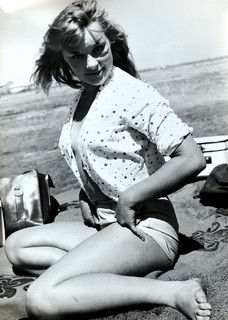 Elke Sommer feet photo thumbnail