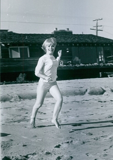 Elke Sommer feet photo thumbnail