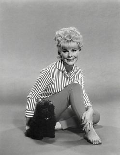 Elke Sommer feet photo 1