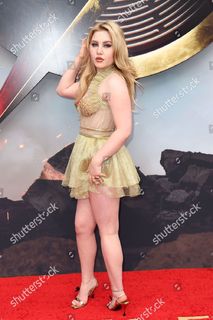 Ella Anderson feet photo 16