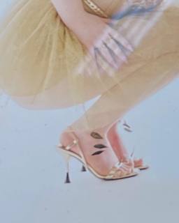 Ella Anderson feet photo 14