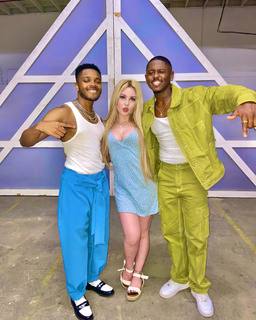 Ella Anderson feet photo 9
